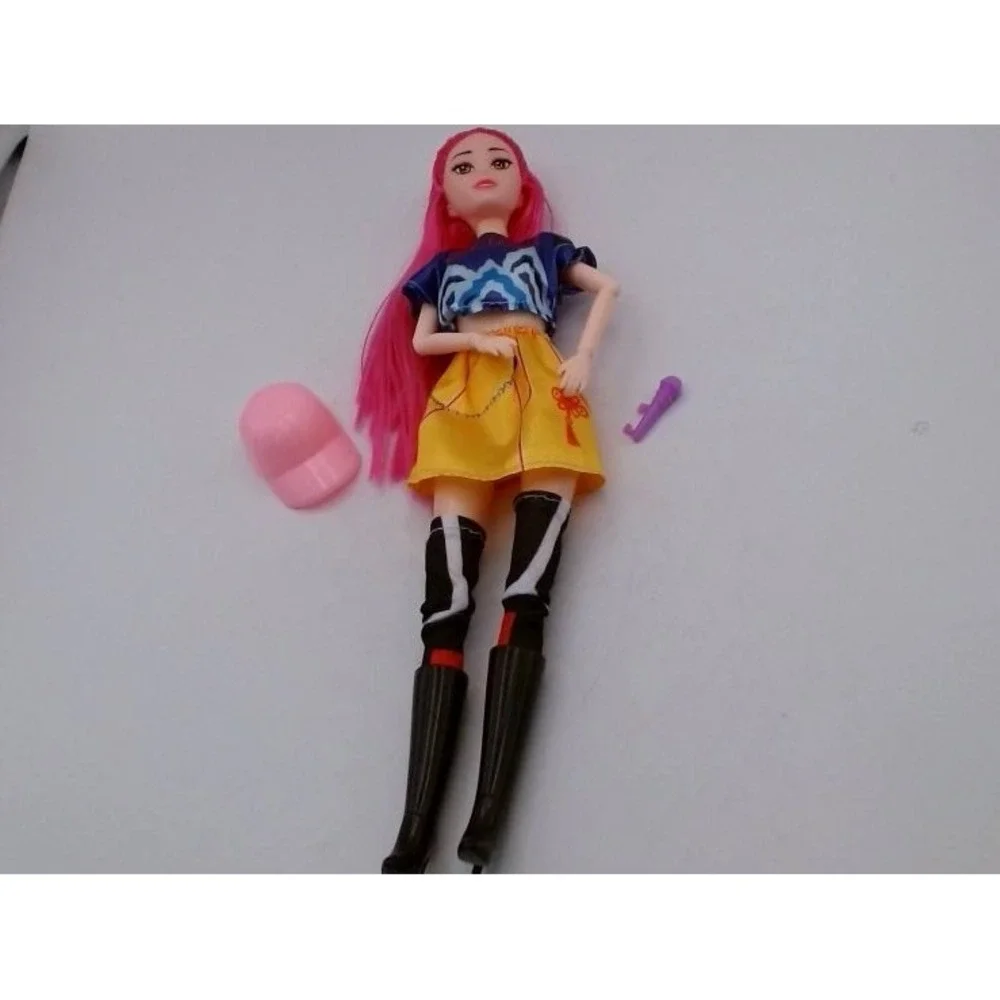 K-Pop Demon Hunters- Mira, Singing Posable Doll, BRAND NEW IN BOX